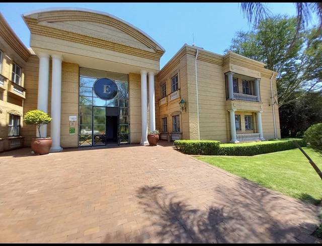 231M² OFFICE TO LET IN BRYANSTON